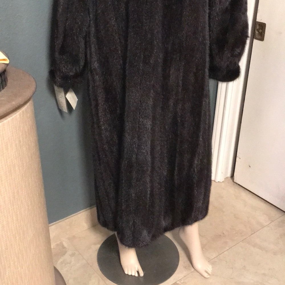 Mink - Picture 5 of 8